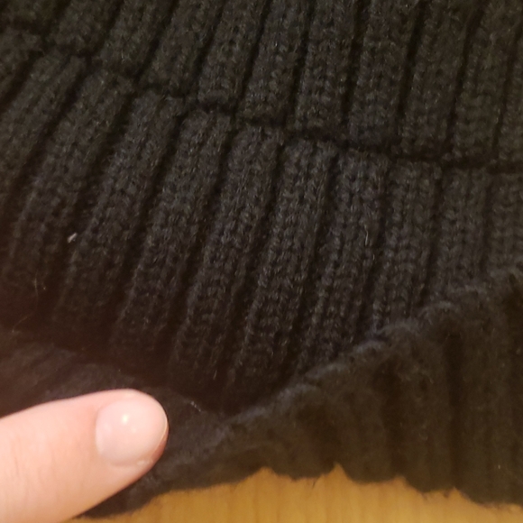 Warm black beanie - Picture 2 of 2